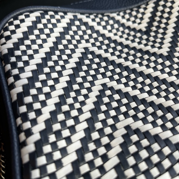 MICHAEL KORS MEDIUM BAG WOVEN LEATHER GINNY NWOT CROSSBODY ADMIRAL NAVY MMK - Picture 4 of 10